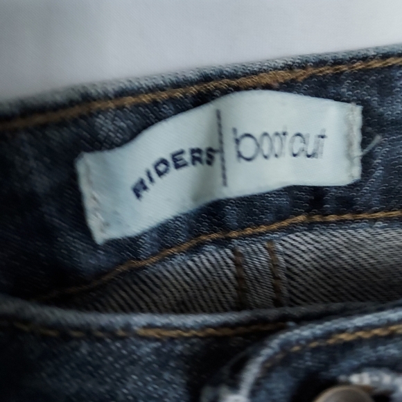 Womans Blue Jeans - Picture 3 of 5